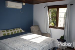 Casa à venda com 250m², 4 dormitórios, 2 suítes, 2 vagas, no bairro Ipanema em Porto Alegre