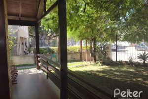 Casa à venda com 250m², 4 dormitórios, 2 suítes, 2 vagas, no bairro Ipanema em Porto Alegre