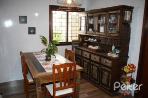 Casa à venda com 250m², 4 dormitórios, 2 suítes, 2 vagas, no bairro Ipanema em Porto Alegre