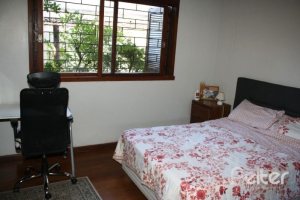 Casa à venda com 250m², 4 dormitórios, 2 suítes, 2 vagas, no bairro Ipanema em Porto Alegre