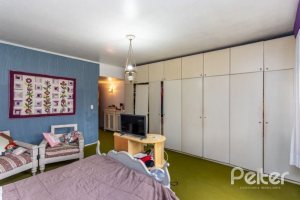 Casa à venda com 246m², 3 dormitórios, 1 suíte, 4 vagas, no bairro Jardim Isabel em Porto Alegre
