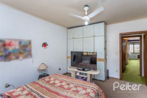Casa à venda com 246m², 3 dormitórios, 1 suíte, 4 vagas, no bairro Jardim Isabel em Porto Alegre