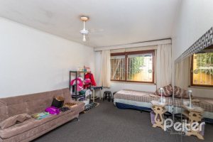 Casa à venda com 246m², 3 dormitórios, 1 suíte, 4 vagas, no bairro Jardim Isabel em Porto Alegre