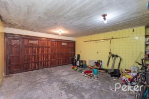 Casa à venda com 246m², 3 dormitórios, 1 suíte, 4 vagas, no bairro Jardim Isabel em Porto Alegre