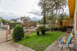 Casa à venda com 246m², 3 dormitórios, 1 suíte, 4 vagas, no bairro Jardim Isabel em Porto Alegre