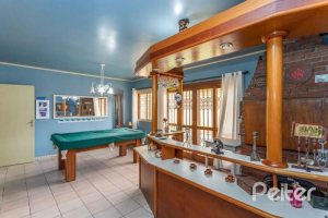 Casa à venda com 246m², 3 dormitórios, 1 suíte, 4 vagas, no bairro Jardim Isabel em Porto Alegre