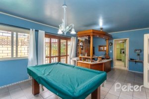 Casa à venda com 246m², 3 dormitórios, 1 suíte, 4 vagas, no bairro Jardim Isabel em Porto Alegre