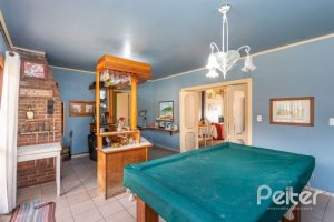 Casa à venda com 246m², 3 dormitórios, 1 suíte, 4 vagas, no bairro Jardim Isabel em Porto Alegre