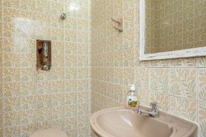 Casa à venda com 246m², 3 dormitórios, 1 suíte, 4 vagas, no bairro Jardim Isabel em Porto Alegre