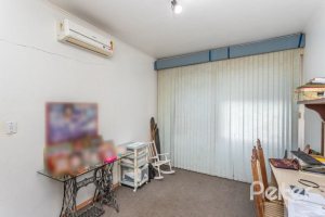Casa à venda com 246m², 3 dormitórios, 1 suíte, 4 vagas, no bairro Jardim Isabel em Porto Alegre