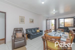 Casa à venda com 302m², 5 dormitórios, 2 suítes, 6 vagas, no bairro Cristal em Porto Alegre