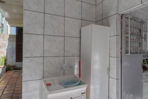 Casa à venda com 302m², 5 dormitórios, 2 suítes, 6 vagas, no bairro Cristal em Porto Alegre