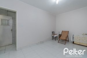 Casa à venda com 302m², 5 dormitórios, 2 suítes, 6 vagas, no bairro Cristal em Porto Alegre