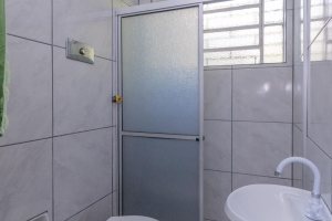 Casa à venda com 302m², 5 dormitórios, 2 suítes, 6 vagas, no bairro Cristal em Porto Alegre