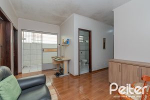 Casa à venda com 302m², 5 dormitórios, 2 suítes, 6 vagas, no bairro Cristal em Porto Alegre