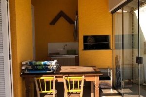 Casa à venda com 208m², 3 dormitórios, 1 suíte, 2 vagas, no bairro Espírito Santo em Porto Alegre