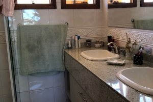 Casa à venda com 208m², 3 dormitórios, 1 suíte, 2 vagas, no bairro Espírito Santo em Porto Alegre