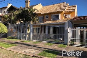Casa à venda com 208m², 3 dormitórios, 1 suíte, 2 vagas, no bairro Espírito Santo em Porto Alegre