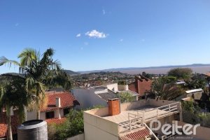 Casa à venda com 208m², 3 dormitórios, 1 suíte, 2 vagas, no bairro Espírito Santo em Porto Alegre