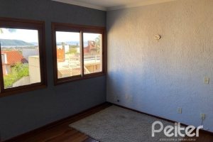 Casa à venda com 208m², 3 dormitórios, 1 suíte, 2 vagas, no bairro Espírito Santo em Porto Alegre