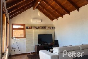 Casa à venda com 208m², 3 dormitórios, 1 suíte, 2 vagas, no bairro Espírito Santo em Porto Alegre