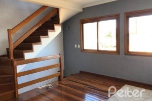 Casa à venda com 208m², 3 dormitórios, 1 suíte, 2 vagas, no bairro Espírito Santo em Porto Alegre