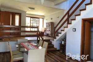 Casa à venda com 208m², 3 dormitórios, 1 suíte, 2 vagas, no bairro Espírito Santo em Porto Alegre