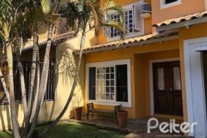 Casa à venda com 208m², 3 dormitórios, 1 suíte, 2 vagas, no bairro Espírito Santo em Porto Alegre