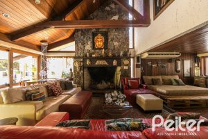 Casa à venda com 370m², 4 dormitórios, 2 suítes, 5 vagas, no bairro Vila Assunção em Porto Alegre