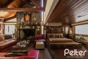 Casa à venda com 370m², 4 dormitórios, 2 suítes, 5 vagas, no bairro Vila Assunção em Porto Alegre