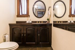 Casa à venda com 370m², 4 dormitórios, 2 suítes, 5 vagas, no bairro Vila Assunção em Porto Alegre