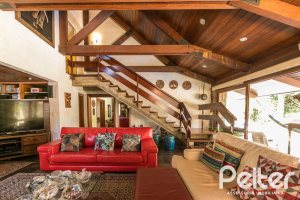 Casa à venda com 370m², 4 dormitórios, 2 suítes, 5 vagas, no bairro Vila Assunção em Porto Alegre