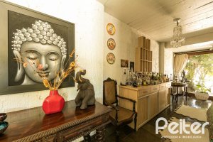 Casa à venda com 370m², 4 dormitórios, 2 suítes, 5 vagas, no bairro Vila Assunção em Porto Alegre