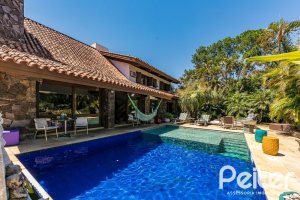 Casa à venda com 370m², 4 dormitórios, 2 suítes, 5 vagas, no bairro Vila Assunção em Porto Alegre