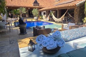 Casa à venda com 370m², 4 dormitórios, 2 suítes, 5 vagas, no bairro Vila Assunção em Porto Alegre