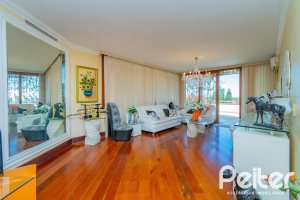 Cobertura à venda com 341m², 3 dormitórios, 1 suíte, 2 vagas, no bairro Menino Deus em Porto Alegre