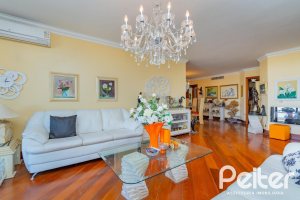 Cobertura à venda com 341m², 3 dormitórios, 1 suíte, 2 vagas, no bairro Menino Deus em Porto Alegre