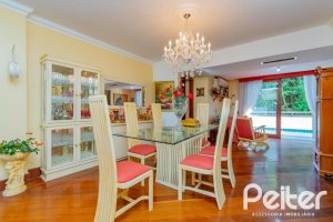 Cobertura à venda com 341m², 3 dormitórios, 1 suíte, 2 vagas, no bairro Menino Deus em Porto Alegre