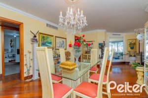 Cobertura à venda com 341m², 3 dormitórios, 1 suíte, 2 vagas, no bairro Menino Deus em Porto Alegre