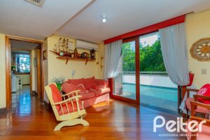 Cobertura à venda com 341m², 3 dormitórios, 1 suíte, 2 vagas, no bairro Menino Deus em Porto Alegre