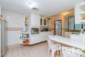 Cobertura à venda com 341m², 3 dormitórios, 1 suíte, 2 vagas, no bairro Menino Deus em Porto Alegre