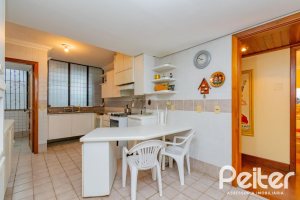 Cobertura à venda com 341m², 3 dormitórios, 1 suíte, 2 vagas, no bairro Menino Deus em Porto Alegre