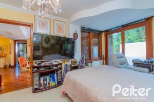 Cobertura à venda com 341m², 3 dormitórios, 1 suíte, 2 vagas, no bairro Menino Deus em Porto Alegre