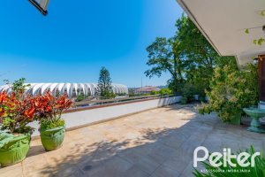 Cobertura à venda com 341m², 3 dormitórios, 1 suíte, 2 vagas, no bairro Menino Deus em Porto Alegre