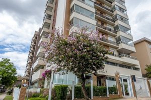 Apartamento à venda com 152m², 3 dormitórios, 1 suíte, 2 vagas, no bairro Tristeza em PORTO ALEGRE