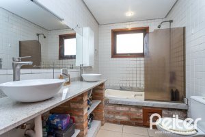 Casa em Condomínio à venda com 239m², 3 dormitórios, 3 suítes, 3 vagas, no bairro Santa Tereza em Porto Alegre