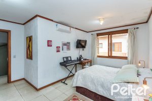 Casa em Condomínio à venda com 239m², 3 dormitórios, 3 suítes, 3 vagas, no bairro Santa Tereza em Porto Alegre