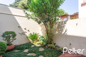 Casa em Condomínio à venda com 216m², 3 dormitórios, 1 suíte, 3 vagas, no bairro Tristeza em Porto Alegre