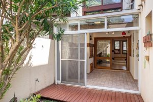 Casa em Condomínio à venda com 216m², 3 dormitórios, 1 suíte, 3 vagas, no bairro Tristeza em Porto Alegre