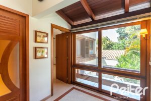 Casa em Condomínio à venda com 216m², 3 dormitórios, 1 suíte, 3 vagas, no bairro Tristeza em Porto Alegre